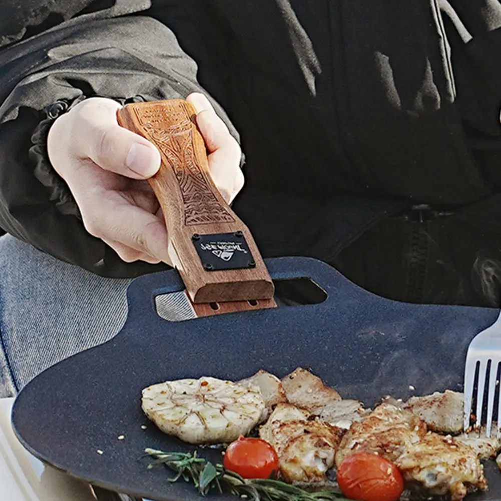 Camping Hiking Cooking - ที่จับกระทะย่างไม้ธรรมชาติสำหรับใช้งานกลางแจ้ง ถอดออกได้ ทนความร้อน ป้องกันการลวกมือ ที่หนีบกระทะบาร์บีคิวแบบพกพา อุปกรณ์ทำอาหารสำหรับการตั้งแคมป์